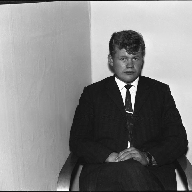 Jóhann Gunnar Friðjónsson. Gunnar fæddist á Skálum á Langanesi en ólst síðan upp hjá afa sínum og ömmu, þeim Pálma og Sveinfríði frá Höfða og flutti með þeim inn í Grafarnes. Gunnar var fyrstur ráðinn lögreglumaður í Grafarnesi, Gunnar flutti síðan suður. Hann lést þann 17. febrúar 2022 á hjúkrunarheimilinu Eir.