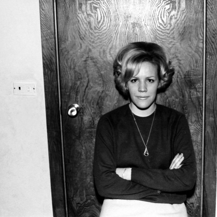 Elínborg Karlsdóttir. Elínborg var fædd og uppalin í Grundarfirði. Hún bjó síðan lengst af á Selfossi ásamt eiginmanni sínum, Erlendi Hálfdánssyni. Þau búa nú í Garðabæ.