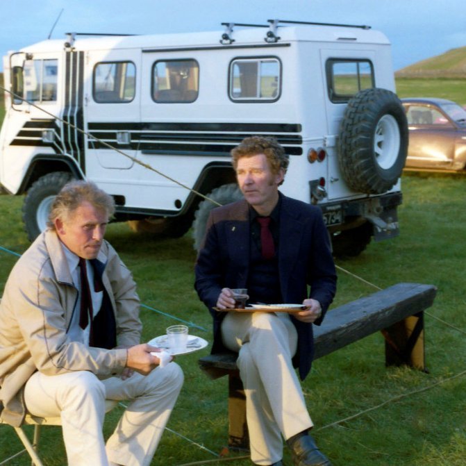 Mynd frá Akurtröðum í 60 ára afmæli Þorkels Gunnarssonar. Hér sitja saman í kvöldsólinni þeir félagar Kristján Torfason til vinstri og Einar Karlsson til hægri á myndinni.