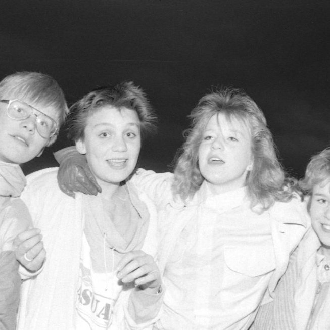 Hressir vinir að stilla sér upp fyrir Bæring, talið frá hægri Aðalheiður Friðfinnsdóttir, Matthildur Fanney Jónsdóttir, Anna Dröfn Friðriksdóttir og Guðmundur Ólason?