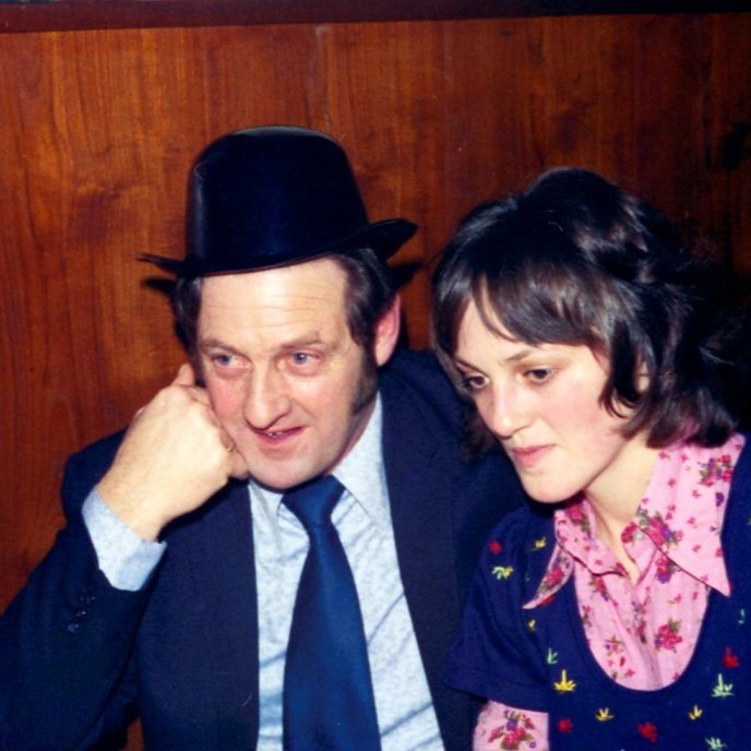 Feðginin Björn Ásgeirsson og Alda Sæunn Björnsdóttir á skemmtun í samkomuhúsinu.