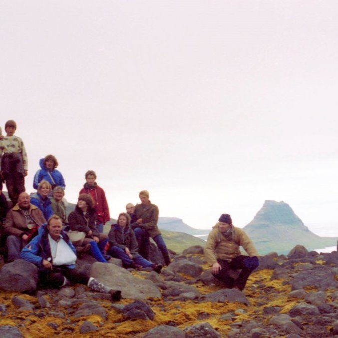 Hópur af Grundfirðingum gengur Lísuskarð árið 1982. Ágúst Jónsson, Reynir Gústafsson, Þorsteinn Ásmundsson, Þorkell Gunnar Þorkelsson, Guðlaug Erla Pétursdóttir, Jófríður Friðgeirsdóttir, Salbjörg Nóadóttir, Olga Sædís Einarsdóttir, Kristín Víðisdóttir, Arna Svansdóttir, Anna María Reynisdóttir, Gísli Magnússon o.fl.