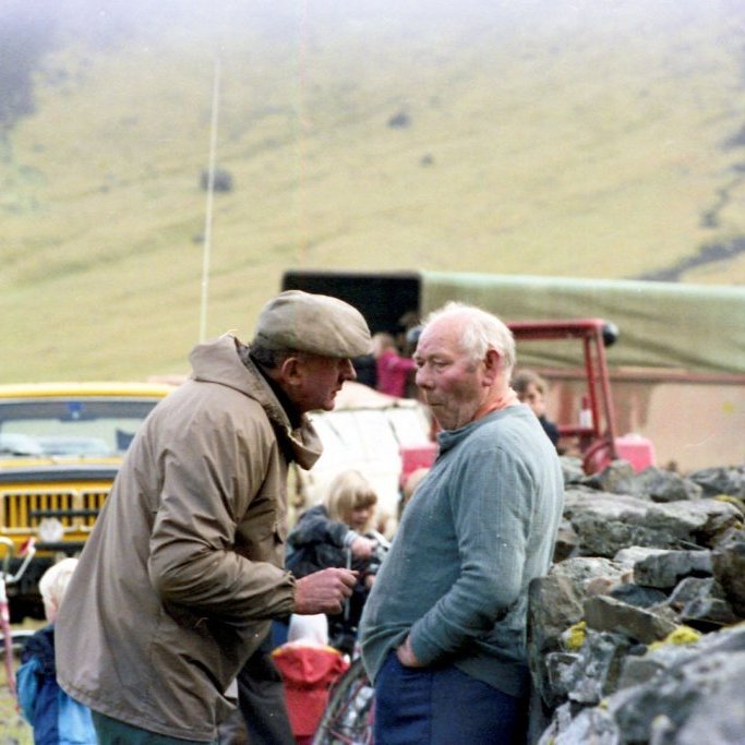 Grundarrétt. Guðrún Gísladóttir, Þorsteinn Ásmundsson og Gunnar Stefánsson (Steini á Kverná og Gunnar frá Eiði). Árið er 1978.