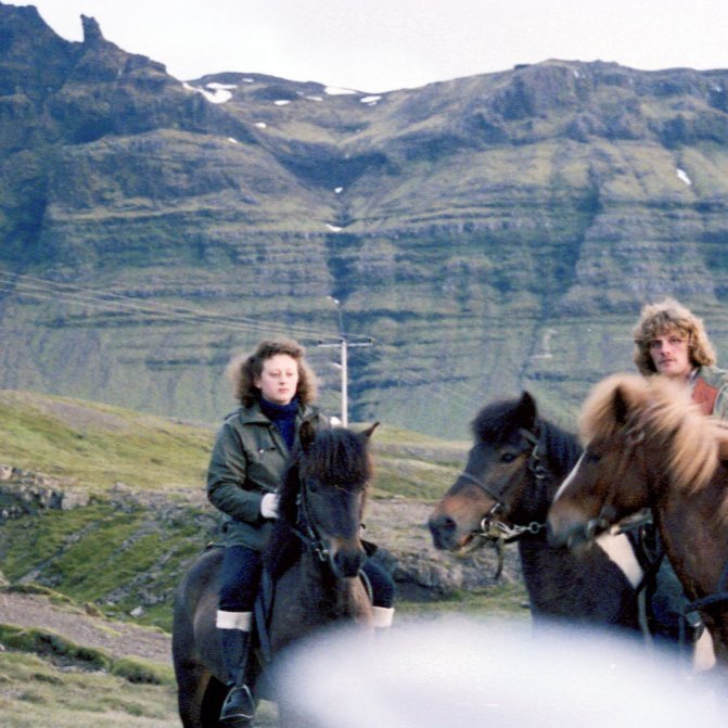 Hestafólk; Sigrún Hilmarsdóttir og Pétur Högnason. Árið er 1975.