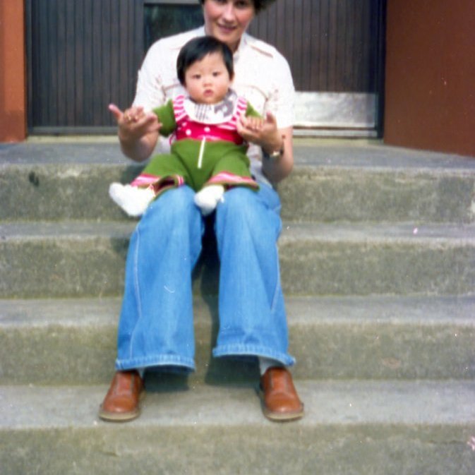 Grundargata 18; Edda Svava Kristjánsdóttir og Vignir Már Runólfsson. Árið er 1977.