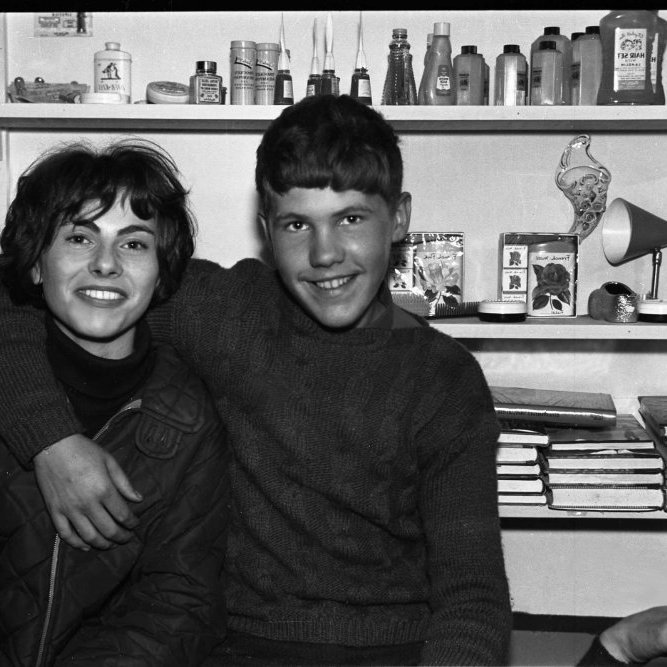 Félagar í Þórðarbúð þau Þórdís Jeremíasdóttir og Hallgrímur Jóhansson, vantar nafn á manninn neðst til hægri á myndinni.