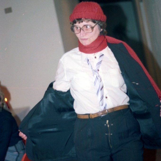 Góugleði Kvenfélagsins. Elín Valdimarsdóttir tekur þátt í tískusýningu.