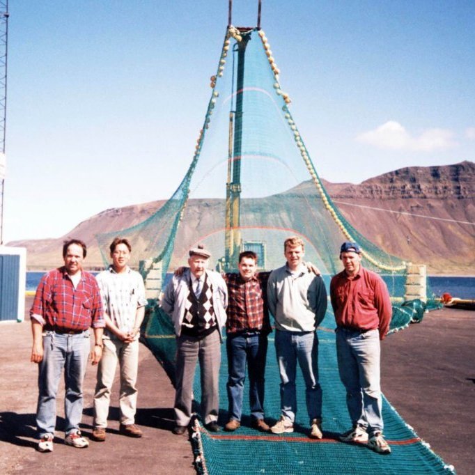 Guðmundur Runólfsson ásamt sínum mönnum frá netaverkstæðinu. Frá vinstri Páll Guðmundsson, Vignir Már Runólfsson, Guðmundur Runólfsson, Hringur Pálsson, Hermundur Pálsson og Ingi Þór Guðmundsson.