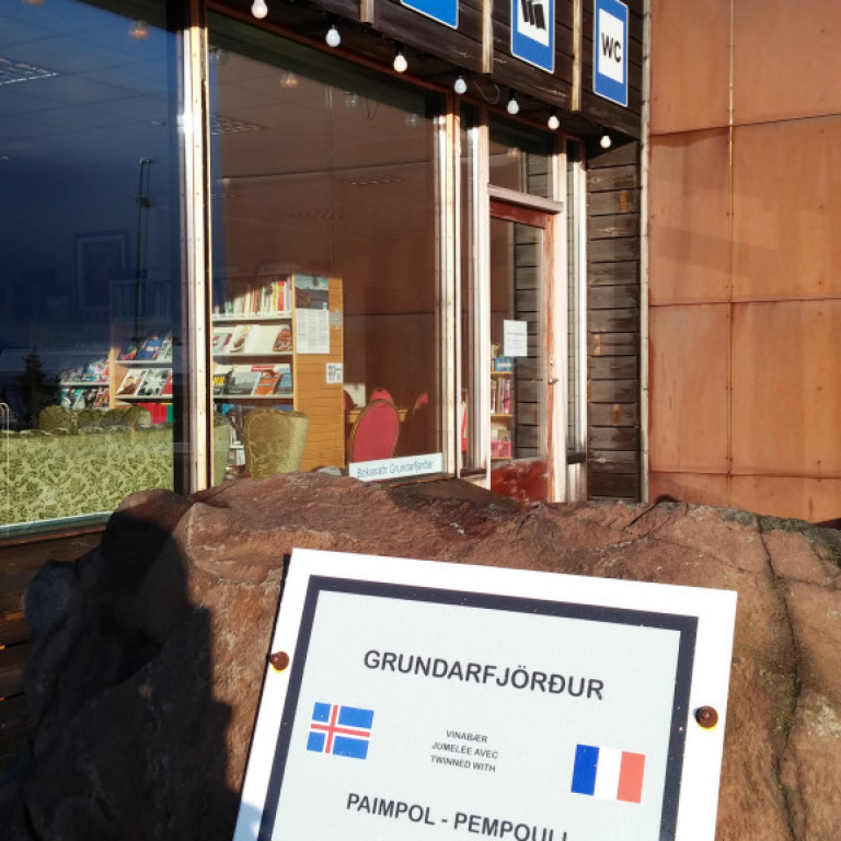 Paimpol skilti við Sögumiðstöðina.