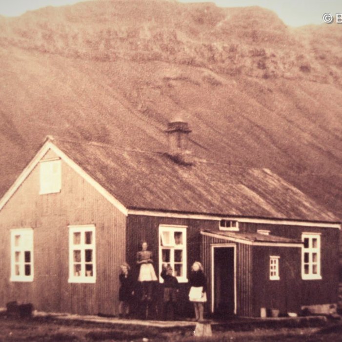 Óvíst er um hver ljósmyndarinn er.