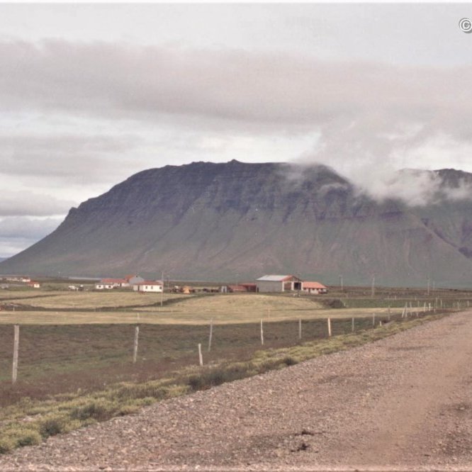Bæirnir í Eyrarplássi; Naust, Nýjabúð og Garðsendi.