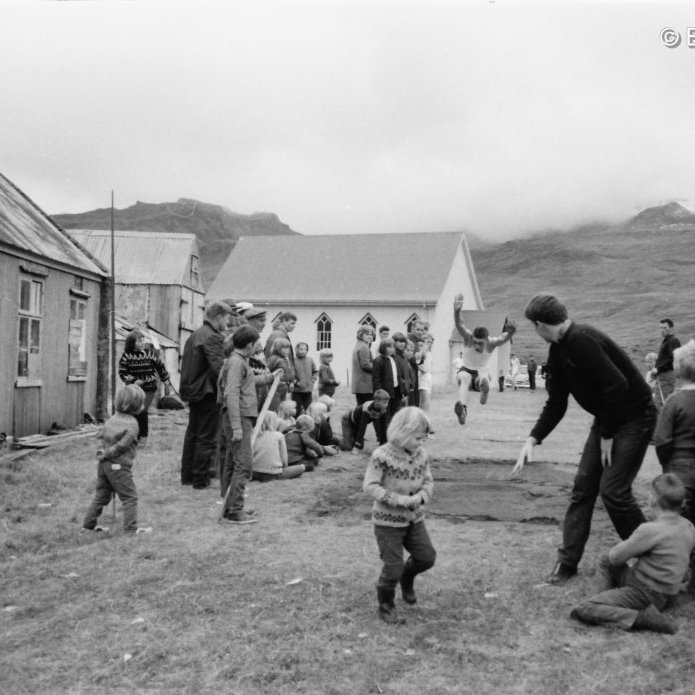 Steinþórsmótið haldið á túninu við Fagurhólsbæinn.
