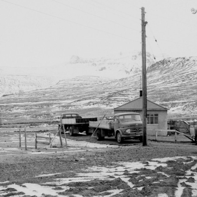 Leiti stóð ofan við sundlaugina.