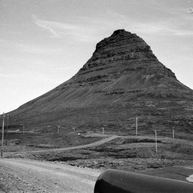 Kirkjufell. Sér heim að Hálsi.