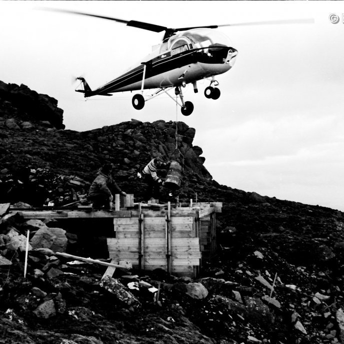 Bygging sendamasturs.