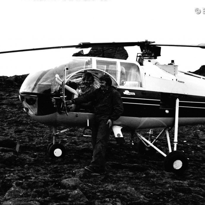 Bygging sendamasturs.