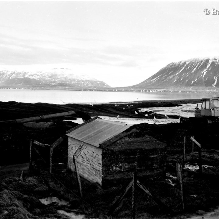 Hundakofinn við veginn til Grundarfjarðar.