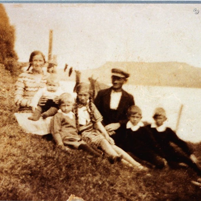 Fjölskylda Bærings Cecilssonar. Vantar upplýsingar.