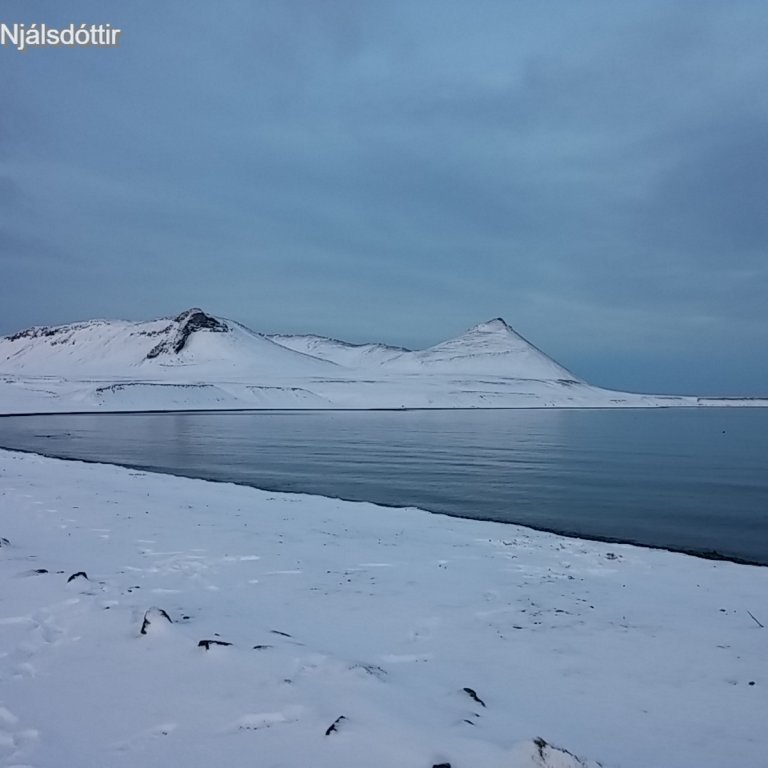 Séð til Eyrarfjalls og Eyrarhyrnu