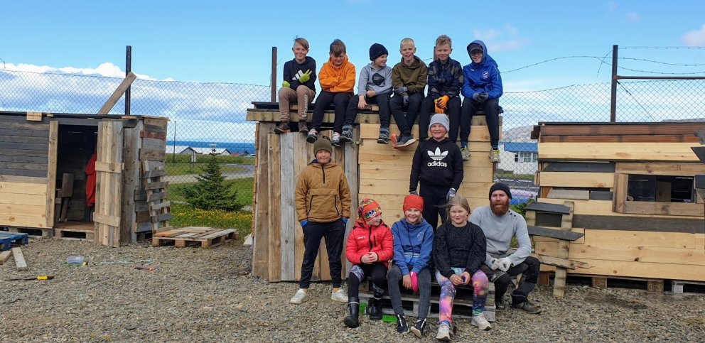 Ungir Grundfirðingar reisa sér hús - kofanámskeið í júní 2022