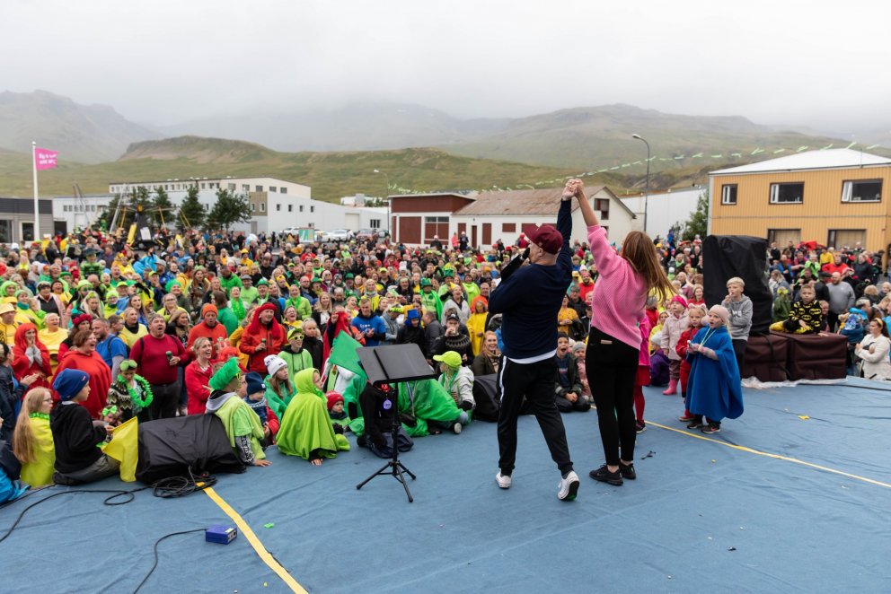 Öllum takmörkunum innanlands aflétt!