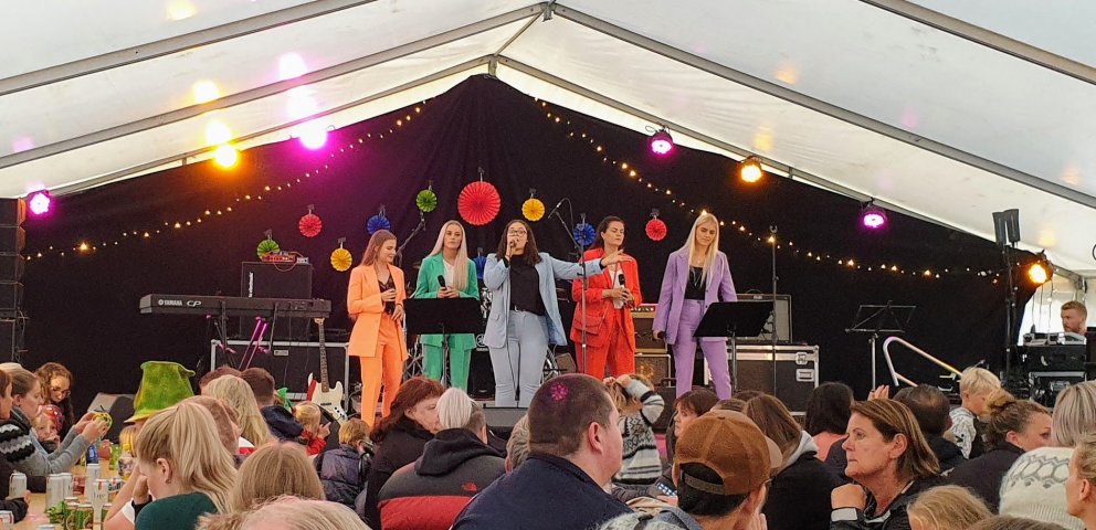 Sönghópurinn MÆK í júlí 2019.