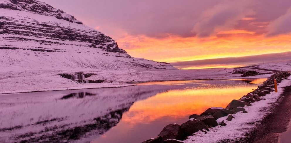 Við Kirkjufellsfoss að kvöldi 18. apríl 2020.