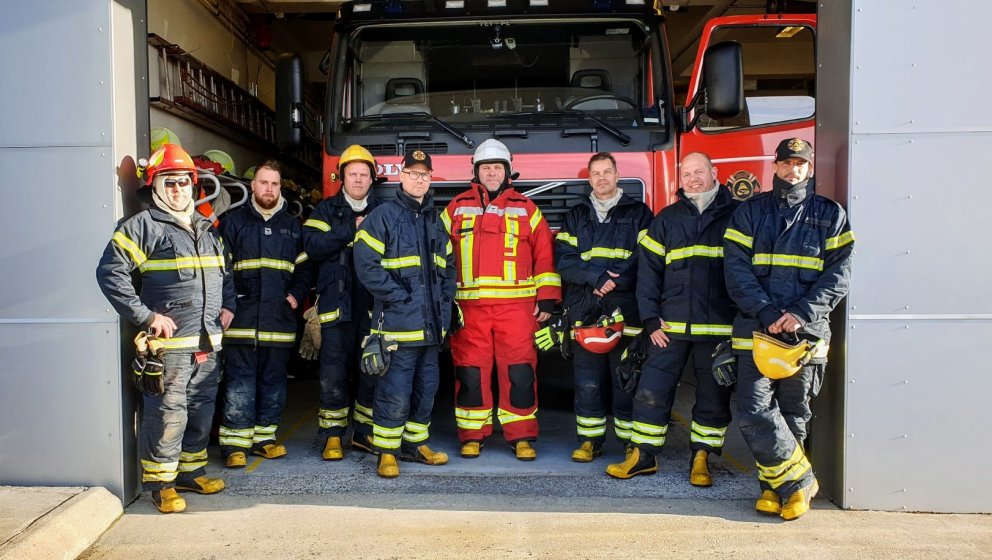 Mættir aftur á æfingu: hluti slökkviliðs Grundarfjarðar, miðvikudaginn 3. júní 2020.