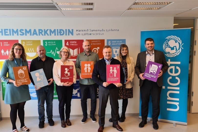 Frá undirritun 11. mars 2022 - fulltrúar Grundarfjarðarbæjar, Múlaþings og Strandabyggðar, sem bættu…