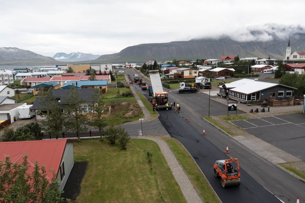 Mynd frá malbikun á Grundargötu 2021: Tómas Freyr Kristjánsson