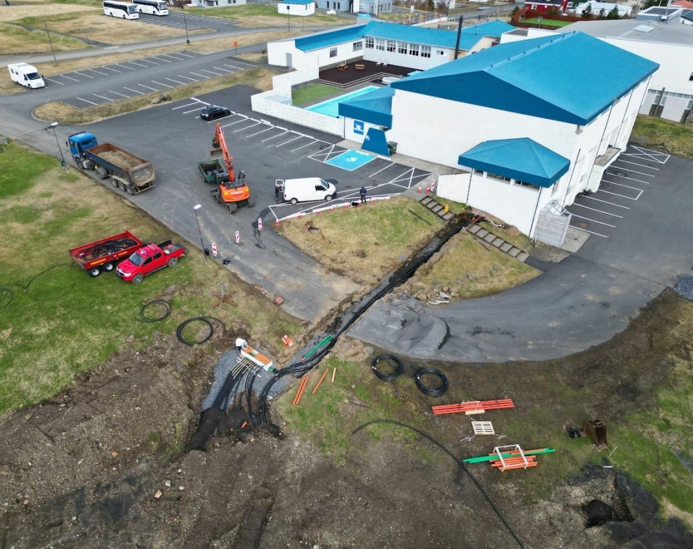 Í staðinn fyrir að kynda skóla- og íþróttamannvirki með olíu, eins og gert hefur verið í áratugi, ve…