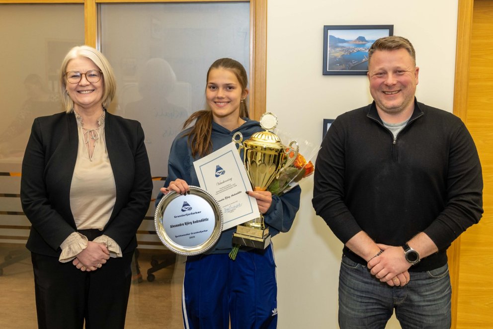 Björg Ágústsdóttir bæjarstjóri Grundarfjarðarbæjar, Alexandra Björg Andradóttir íþróttamaður Grundar&hellip;