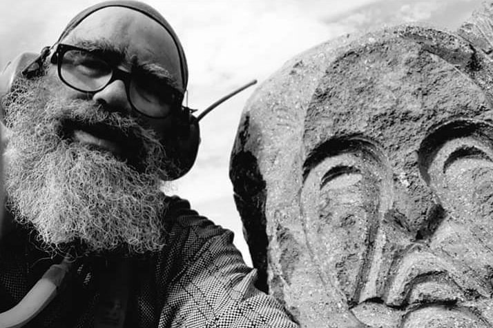 Alþýðulistamaðurinn Liston verður fyrsti Spjallari sumarsins.