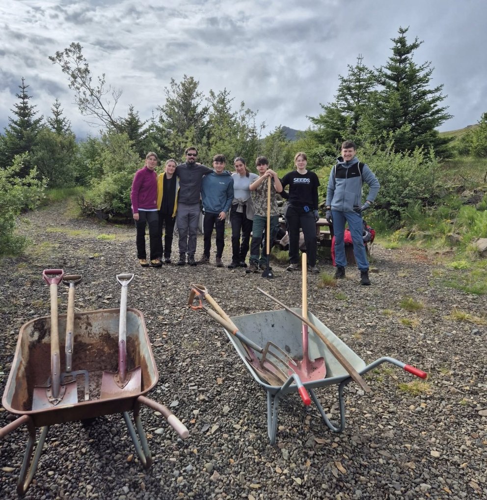 Sjálfboðaliðar á vegum SEEDS að störfum í Grundarfirði