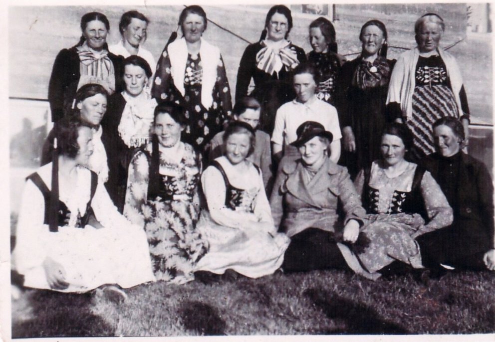 Kvenfélagskonur 23. júlí 1939, mynd úr safni Bærings Cecilssonar.